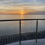 Beachfront Luxury Residences- 12 S * Dıraç