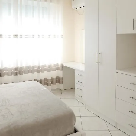Beachfront Luxury Residences- 12 S * ドゥラス